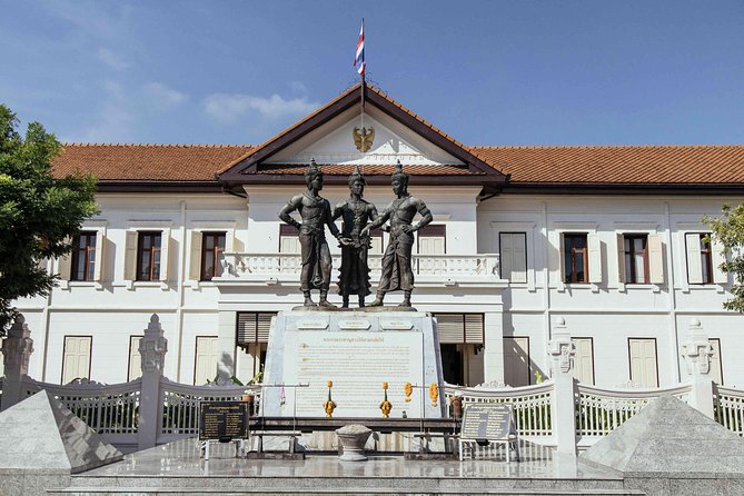Highlights & Hidden Gems With Locals: Best of Chiang Mai Private Tour - Tha Phae Gate: history you can stand beside