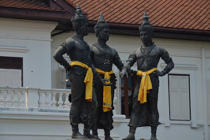 Historic Temples and City Guided Walking Tour in Chiang Mai - Key things you’ll notice right away