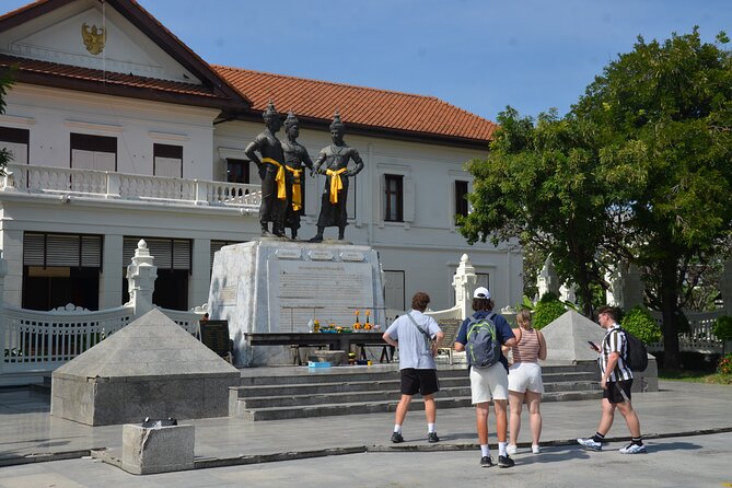 Historic Temples and City Guided Walking Tour in Chiang Mai - Three Kings Monument: a statue with a real story
