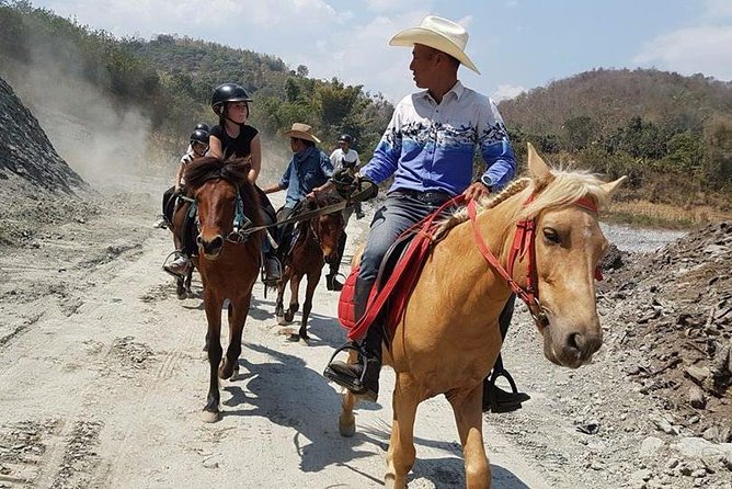 Horse Lesson+Riding+Wat Tonkwen wooden temple.Chiangmai - Should you book this horseback lesson + Wat Ton Kwen?
