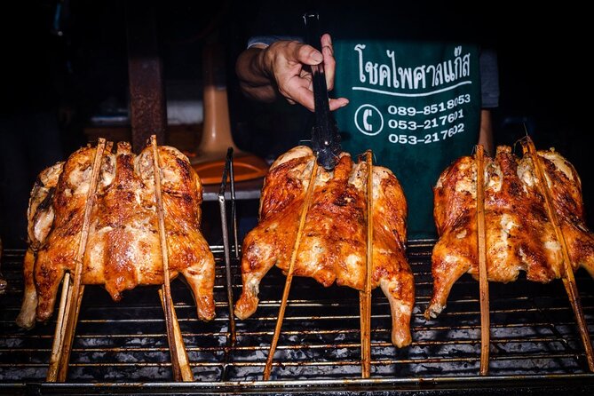 Lanna Kingdom Chiang Mai Food Tour with 15+ Tastings - Starting point at Wat Lok Moli: how to set yourself up for the first bites