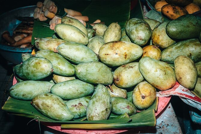 Lanna Kingdom Chiang Mai Food Tour with 15+ Tastings - The market atmosphere: the good stuff, plus one thing to watch