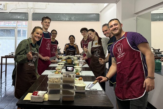 Lanna Smile Thai Cooking Class in Chiang Mai with Market tour - Meet Nim and Pim: English instruction that keeps the cooking clear