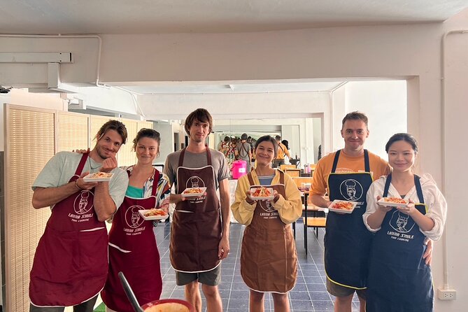 Lanna Smile Thai Cooking Class in Chiang Mai with Market tour - Timing and sessions: morning vs evening