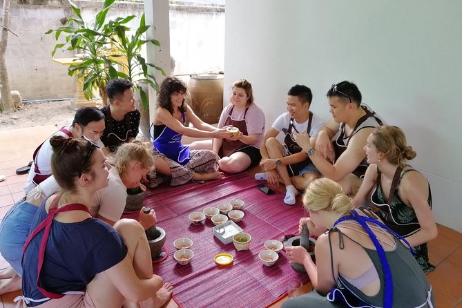 Lanna Smile Thai Cooking Class in Chiang Mai with Market tour - Pickup, return, and the Old City convenience factor