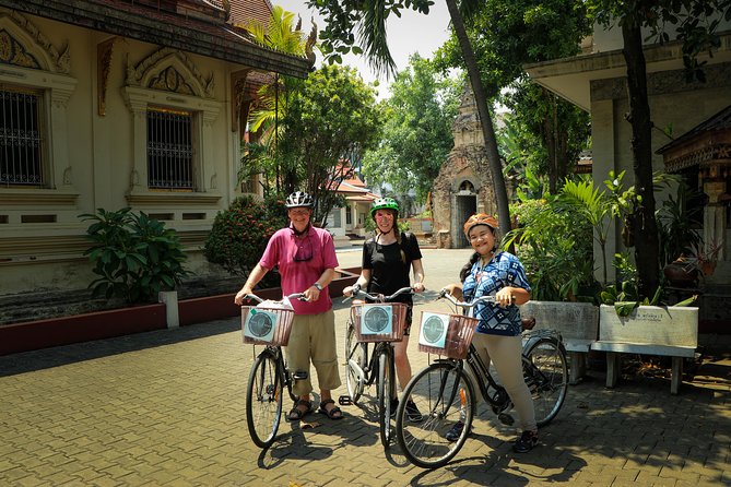 LIFECYCLING - Half Day City Bike Tour - Wat Sri Suphan: Silver Temple Views and Easy Photo Time