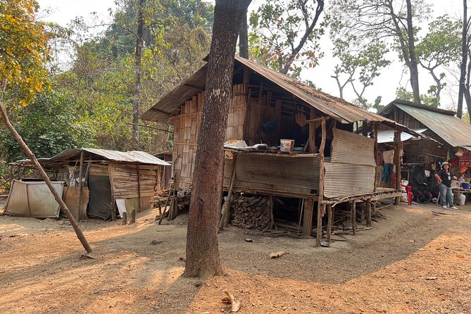 Long Neck Village, Silver Temple & Chiang Mai Top Cultural Sites - Wat Phra Singh: Lanna-style architecture and golden chedis