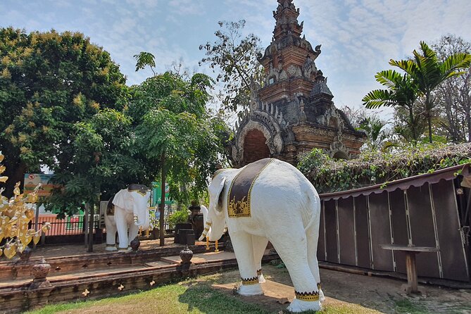Mastering Chiang Mai Temples in Halfday - Visit 7 Temples - Wat Phantao: a teakwood ordination hall you can spot fast