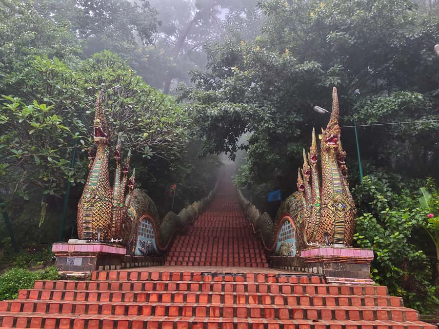 Monks chanting, Wat Doi Suthep and Wat Phalad+ Meditation - Wat Suandok: Where the Relic Story Starts to Make Sense