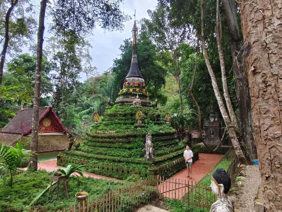 Monks chanting, Wat Doi Suthep and Wat Phalad+ Meditation - Evening Monks Chanting and Meditation: The Moment That Feels Different
