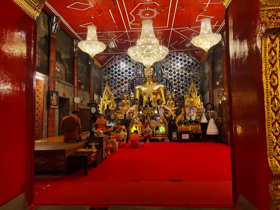 Monks chanting, Wat Doi Suthep and Wat Phalad+ Meditation - Chiang Mai Night Views on the Way Back: A Nice Finish Line