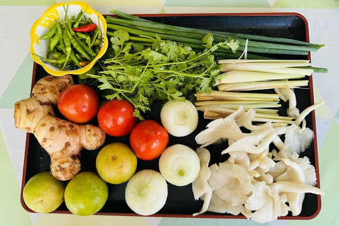 Morning Thai cooking class - The cooking flow: from stir-fry to soup and into curry paste