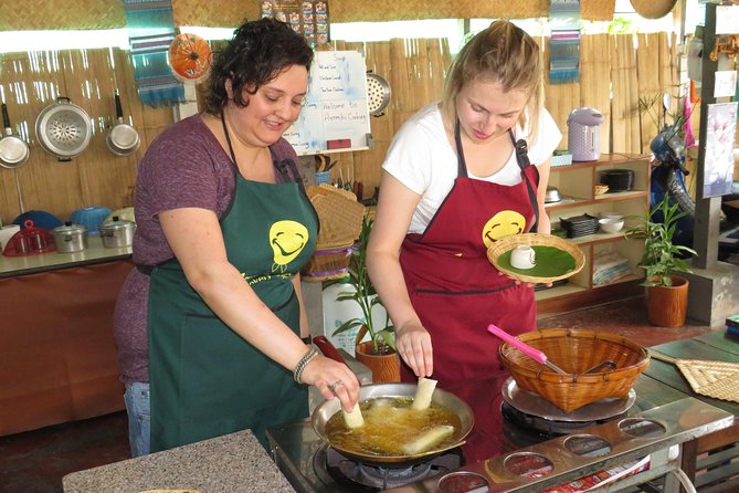 Morning Thai cooking class - Picking your 5-dish menu: stir-fry, soup, curry paste, dessert