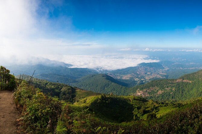 One day Doi Inthanon & Trekking at Pha Dok Siew - Lunch on the mountain route: fuel for the trek