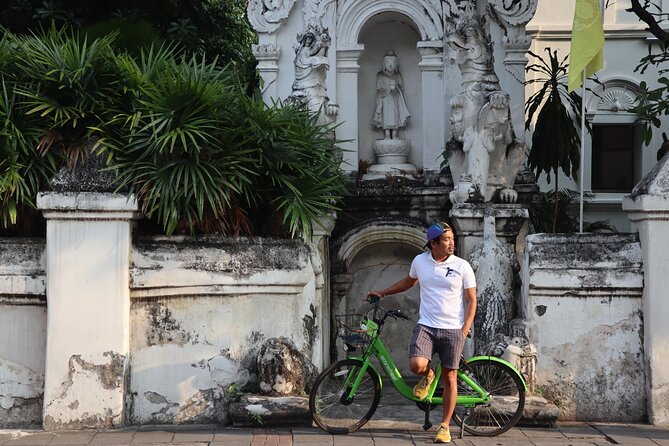 Private Chiang Mai Half-Day Bike Tour - Three Kings Monument and Wat Chedi Luang: major landmarks without the chaos
