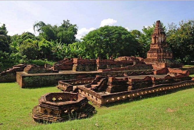 Private Doi Suthep Temple Handicraft Center and Sticky Waterfall - San Kamphaeng Handicraft Highway: Browse Crafts Like You Mean It