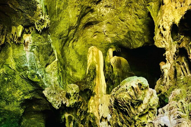 Private Guided Rainbow Cave Unseen Canyon and Lanna temple - Stop 1: Wat Ton Kwaen and Lanna temple details that matter