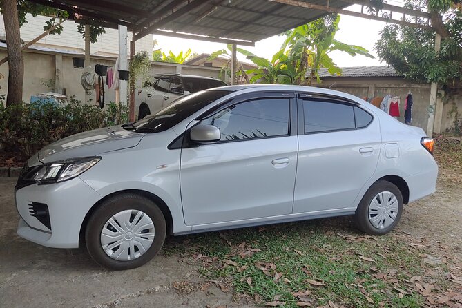 Private Luxury Car rental + English speaking driver: - Chiang Rai White Temple and Blue Temple: The Early Pickup Rule