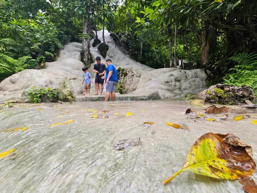 Private : Sticky Waterfall & Secret Temple & Karen Village. - Lunch and local flavors: a midday break that’s actually worth it
