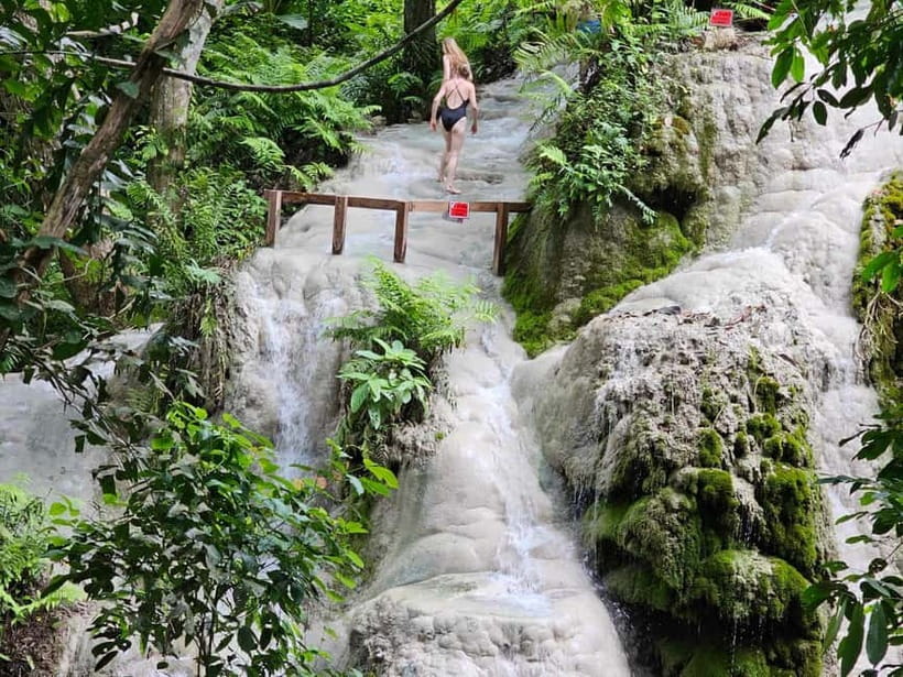 Private : Sticky Waterfall & Secret Temple & Karen Village. - Karen Long Neck village: brass rings as community, not a gimmick