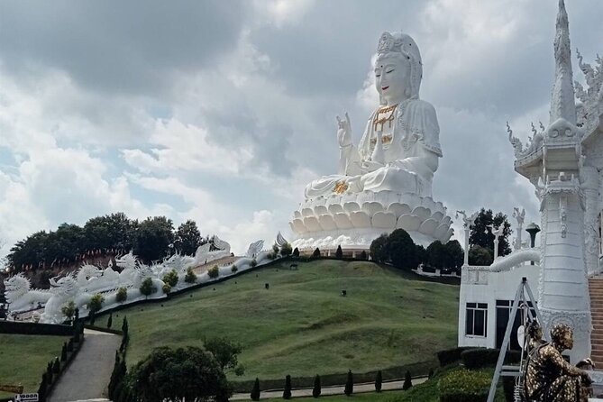Private Tour Chiang Rai 3 Wonderful Temples & Lalitta Cafe - Wat Rong Khun (White Temple): more than a pretty façade