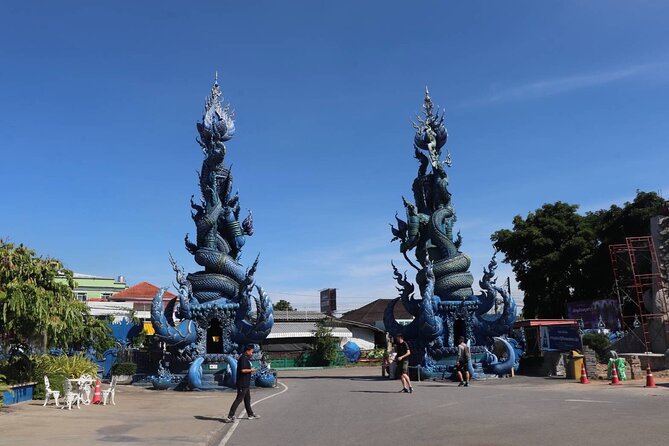 Private Tour Chiang Rai 3 Wonderful Temples & Lalitta Cafe - The lunch break: included fuel, not a random stop