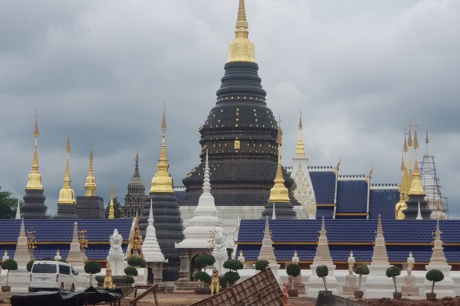 Private tour] Perfect day! Sticky waterfall + ChiangDao Cave + Wat BandenTemple - Chiang Dao Cave: temple grounds + a longer, calmer visit