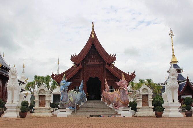 Private tour] Perfect day! Sticky waterfall + ChiangDao Cave + Wat BandenTemple - What you should pack for this day (so you’re not improvising)