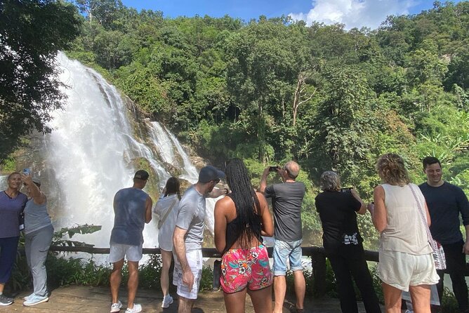Private Tour to Doi Inthanon including Twins Pagodas and Hiking - Twin Royal Stupas on Doi Inthanon: royal pagodas with a mountain backdrop