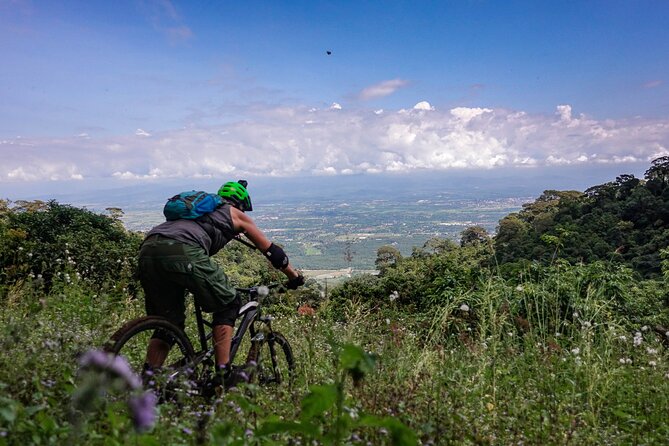 Smoke on the Water Trail Mountain Biking Tour Chiang Mai - Stop at the trailhead: coffee first, then bikes