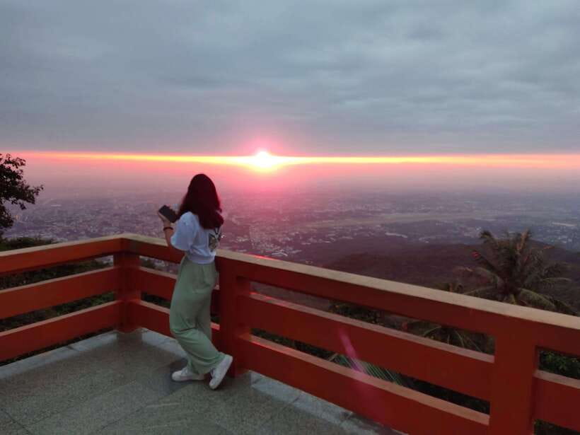 Spiritual Sunrise Wat Doi Suthep, Pha Lat, Alms & Meditation - Key Points Worth Getting Up For