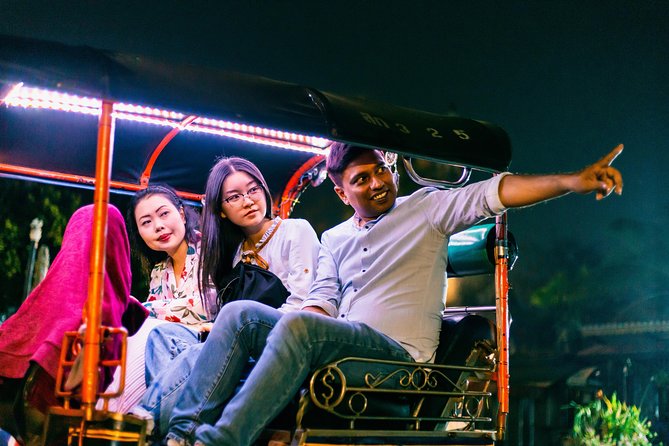 Sunlight or Moonlight: Chiang Mai City Tuk Tuk Tour - Why Chiang Mai by tuk-tuk feels better after sunset