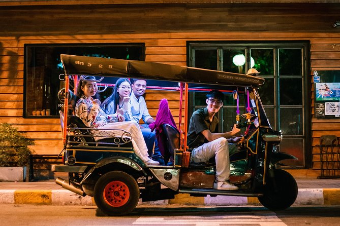 Sunlight or Moonlight: Chiang Mai City Tuk Tuk Tour - Market time: snacks, souvenirs, and how not to get overwhelmed