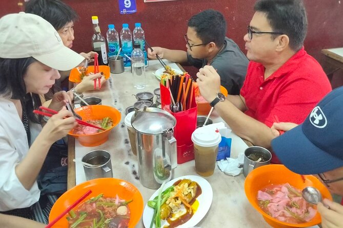Taste of Chiang Mai: Michelin Guide Street Food Small Group 2Hr - Who This Tour Fits Best (and Who Should Skip It)