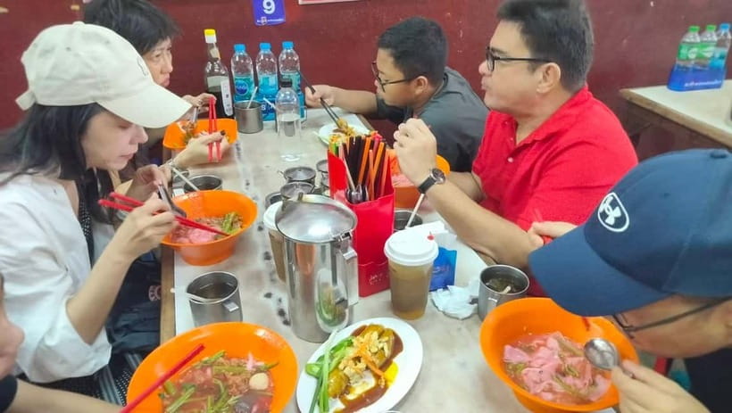 Taste of Chiang Mai: Michelin Guide & Street Food Tour - The guide experience: Natt-style hosting and real food context