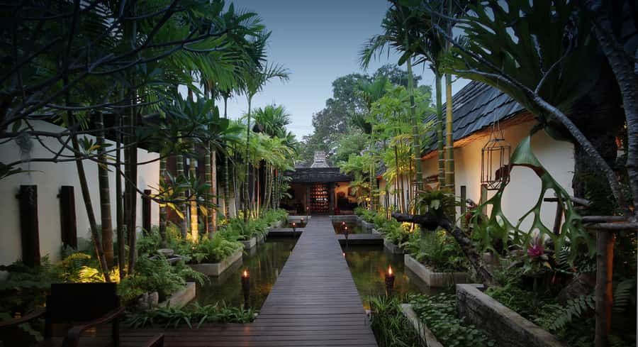 Thai Luxury Spa Packages - Entering your private room: air-conditioning and an en-suite shower