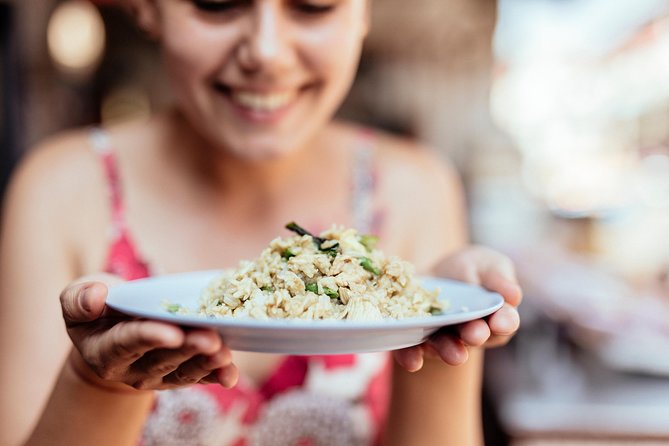 The 10 Tastings of Chiang Mai With Locals: Private Street Food Tour - Meeting at Mountain View Guesthouse and how the walking feels