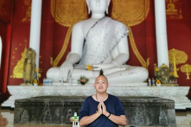 The Best Chiang Mai City Private Tour: Famous Temples & Viewpoint - Gems Gallery Chiang Mai: a short stop for something non-temple
