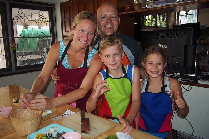Tomyumthai Cooking Class in Chiang Mai - Stop 1: Tom Yum Thai Cooking School, then the market shopping that teaches you to shop