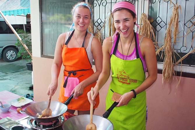 Tomyumthai Cooking Class in Chiang Mai - In the kitchen: choosing six dishes and cooking them in order