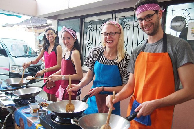 Tomyumthai Cooking Class in Chiang Mai - The home-kitchen moment: expect shoe rules and come ready