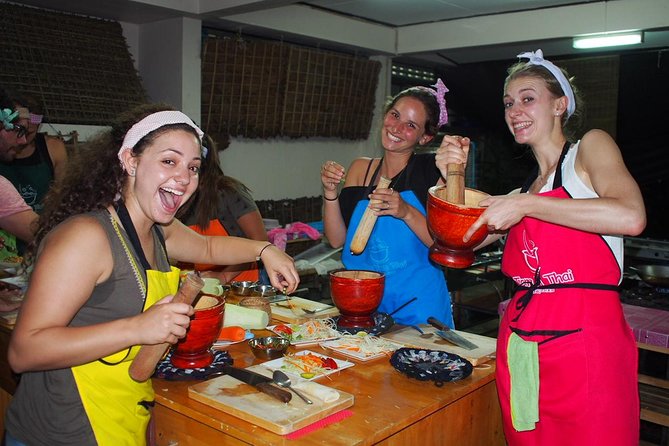 Tomyumthai Cooking Class in Chiang Mai - Hotel pickup and the old-city sweet spot