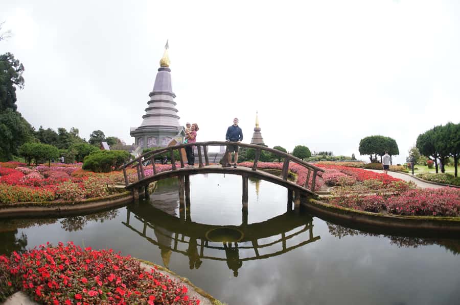 Two days Doi Inthanon national park - Twin pagodas for the King and Queen: the quiet payoff stop