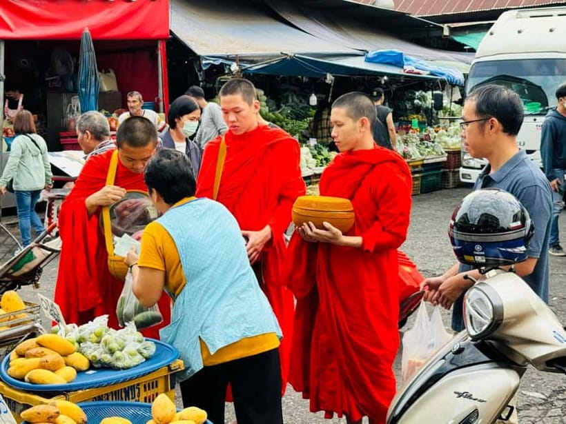 Walk With Monks Collecting Alms(meeting point maybe change) - The Mueang Mai Market route: seeing offerings in motion