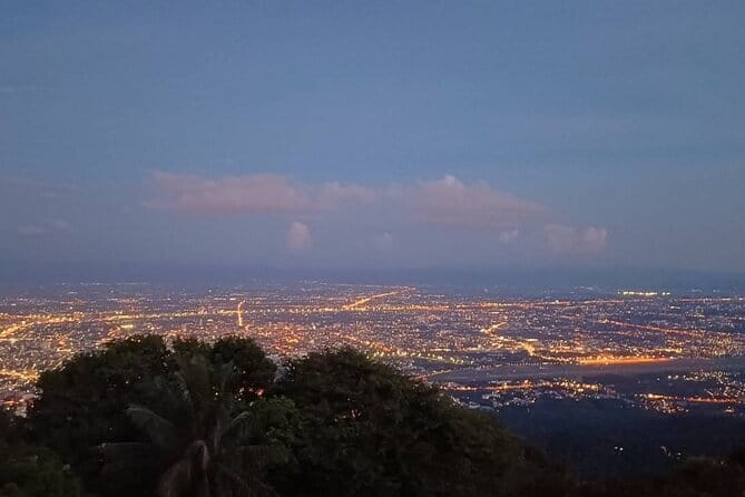Wat Doi Suthep And Wat Pha Lat Evening Tour - Evening timing: temple views with a calmer pace