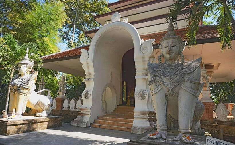 Wat Phra That Doi Suthep & Wat Pha lat Evening Tour & Guide - Your Guide and Group Size: Why the Small-Group Limit Matters