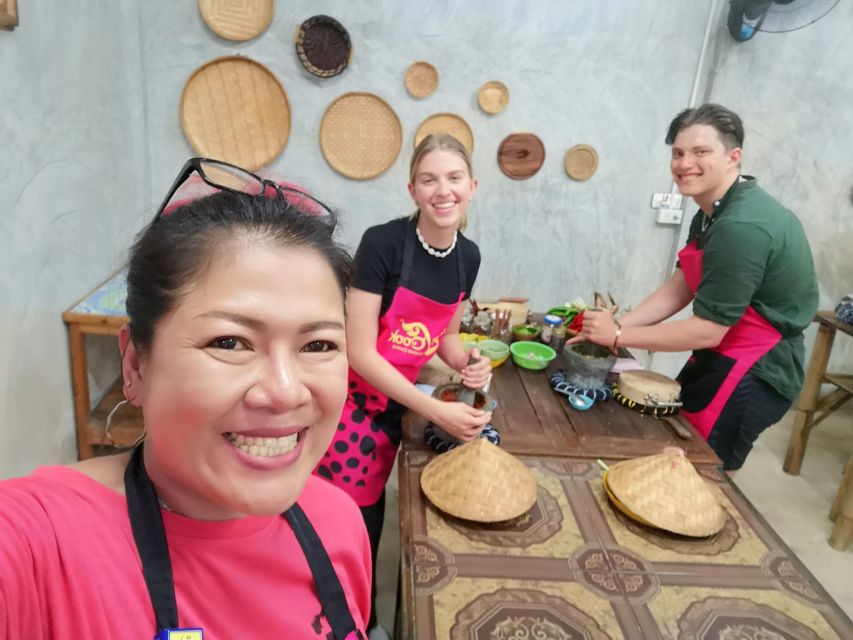 We Cook Thai Home Garden Cooking School - Market shopping with Mam: where your Thai cooking starts to make sense