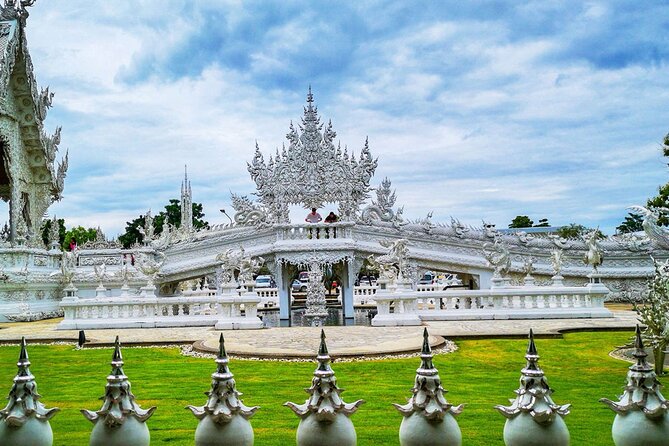 White, Red/Black and Blue Temples Full Day Trip From Chiang Mai - The Blue Temple (Wat Rong Seur Ten): A Different Kind of Wow