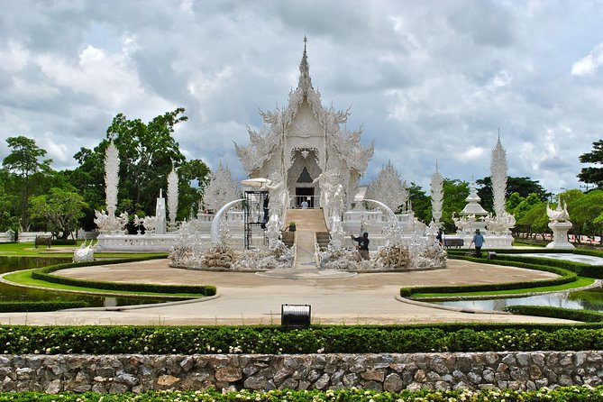 White Temple-Black House & Blue Temple Tour From Chiang Mai - Key Points You’ll Care About