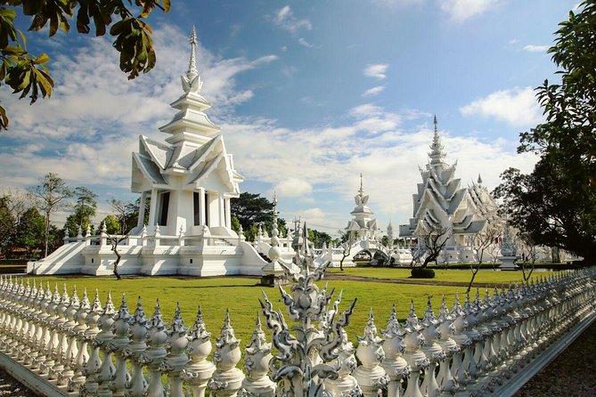 White Temple-Black House & Blue Temple Tour From Chiang Mai - Wat Rong Khun White Temple: Your Hour for the Most Photogenic Rules